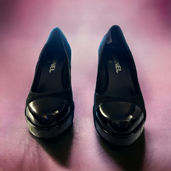Chanel- gently used resoled heels in excellent condition. Patent and suede. - Picture 5 of 7